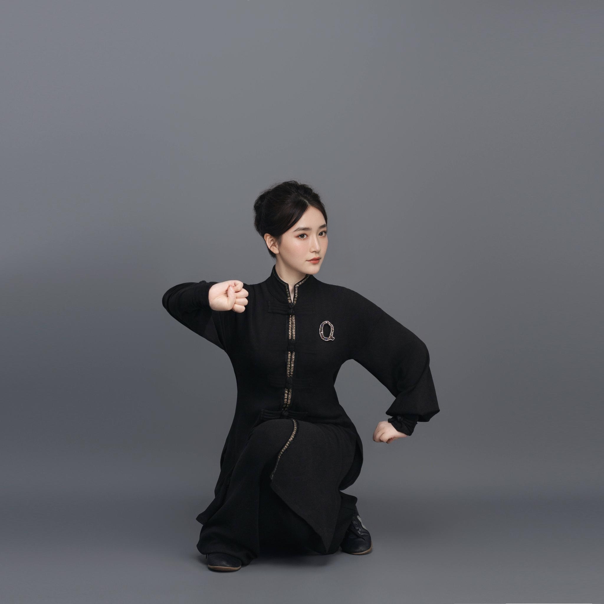 太极撞色镶边练功表演服